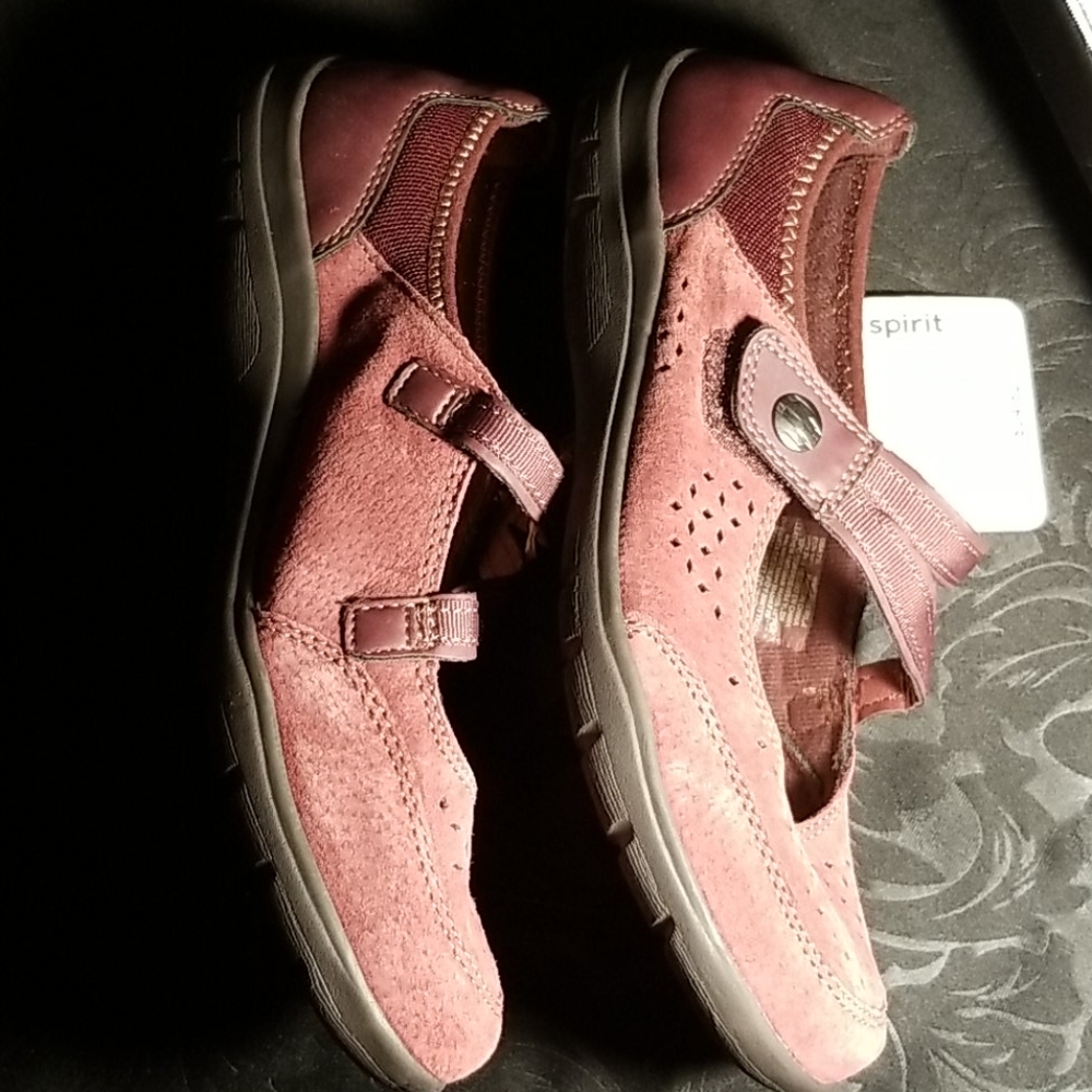 Shoes - Picture 3 of 5